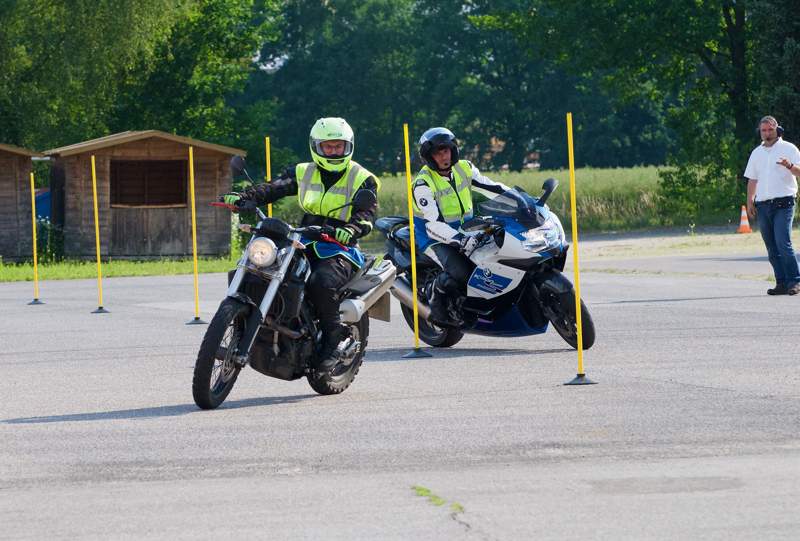 Motorrad-Fahrstunde auf dem Übungsgelände